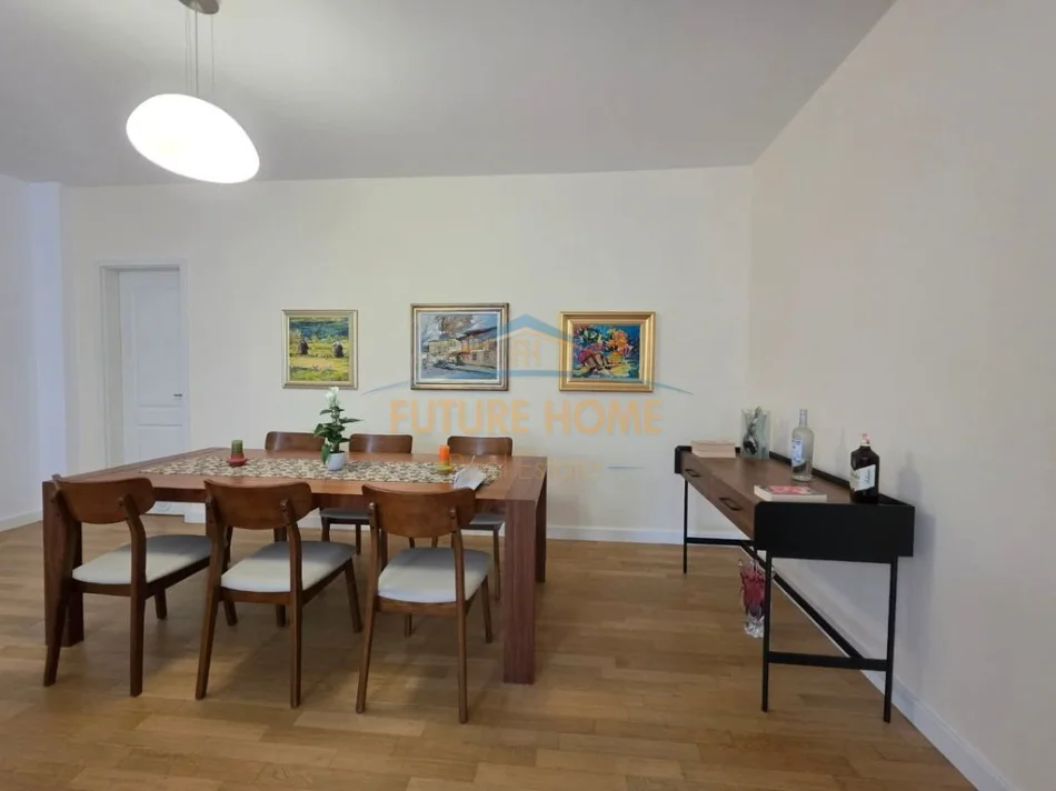 Tirane, jepet me qera apartament 3+1+Ballkon Kati 2, 250 m² 1.800 € (Touch Of the Sun)