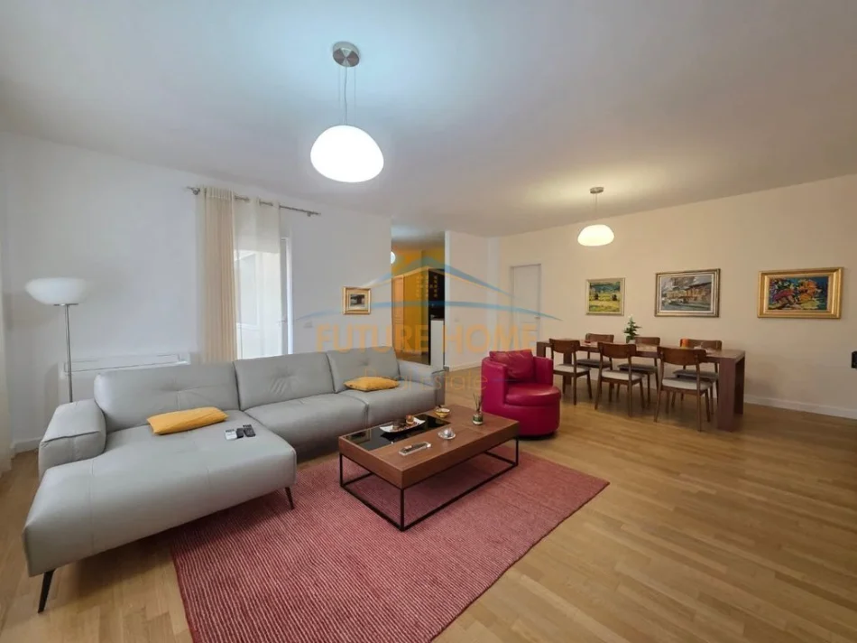 Tirane, jepet me qera apartament 3+1+Ballkon Kati 2, 250 m² 1.800 € (Touch Of the Sun)
