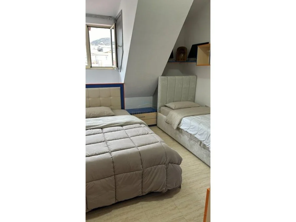 Tirane, jepet me qera apartament 3+1 Kati 7, 115 m² 800 € (Komuna e parisit)