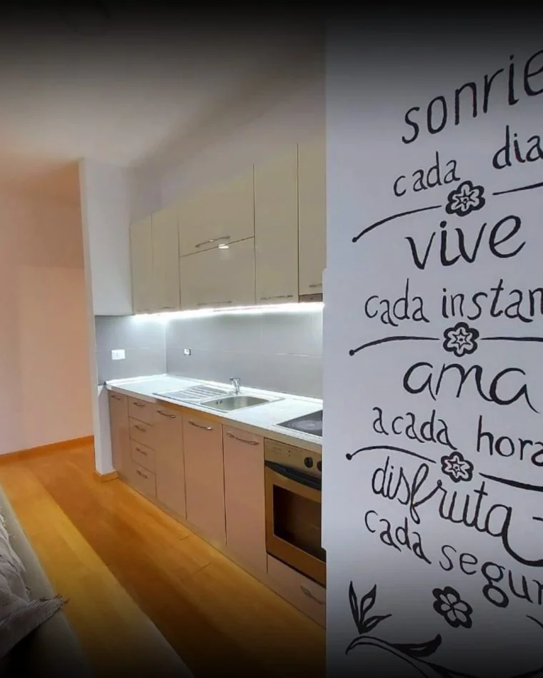 Tirane, jepet me qera apartament 2+1 Kati 3, 80 m² 700 € (RRUGA E DIBRES)