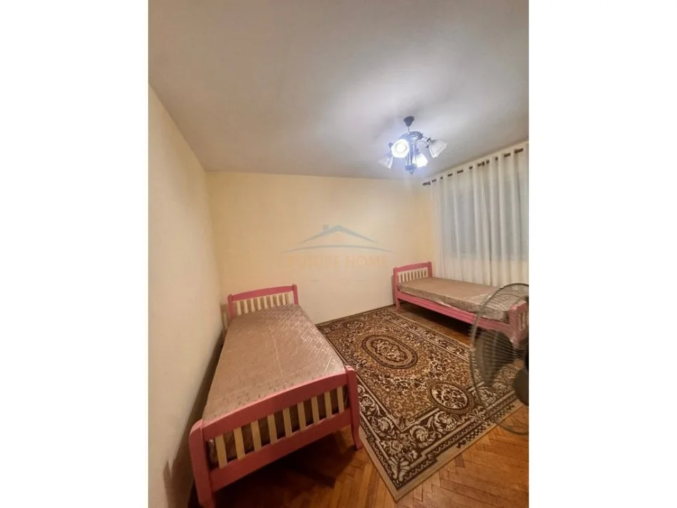 Tirane, jepet me qera apartament 3+1+Ballkon Kati 4, 87 m² 600 € (BULEVARDI ZOGI 1)