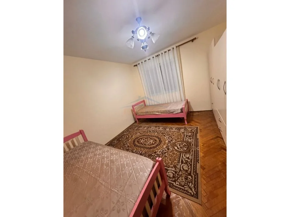 Tirane, jepet me qera apartament 3+1+Ballkon Kati 4, 87 m² 600 € (BULEVARDI ZOGI 1)