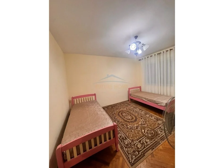 Tirane, jepet me qera apartament 3+1+Ballkon Kati 4, 87 m² 600 € (BULEVARDI ZOGI 1)