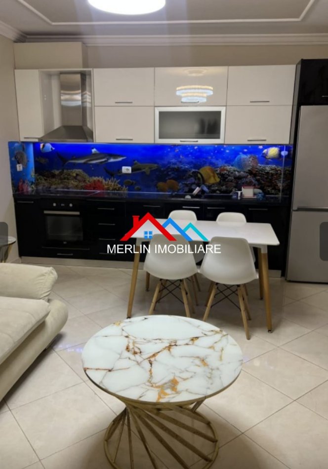 Tirane, jepet me qera apartament 1+1+Ballkon Kati 1, 70 m² 500 € (XHAMLLIKU)