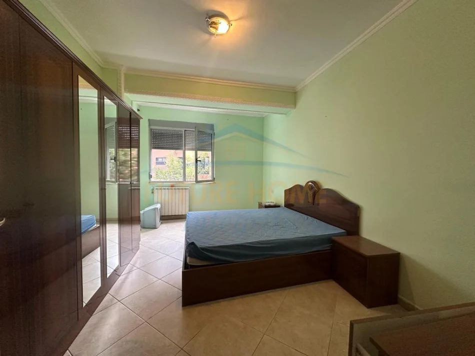 Tirane, jepet me qera apartament 3+1 per banim dhe zyra, Kati 4, 166 m² 1.200 € (Rruga e Dibres)