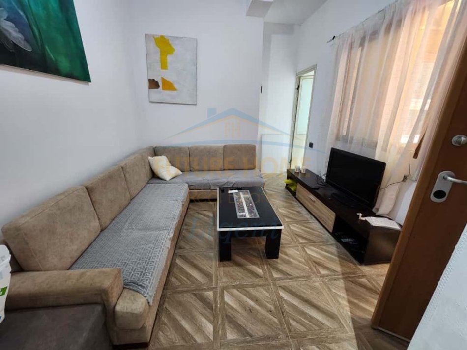 Tirane, jepet me qera apartament 1+1 Kati 0, 60 m² 400 € (Rruga Eduard Mano.)