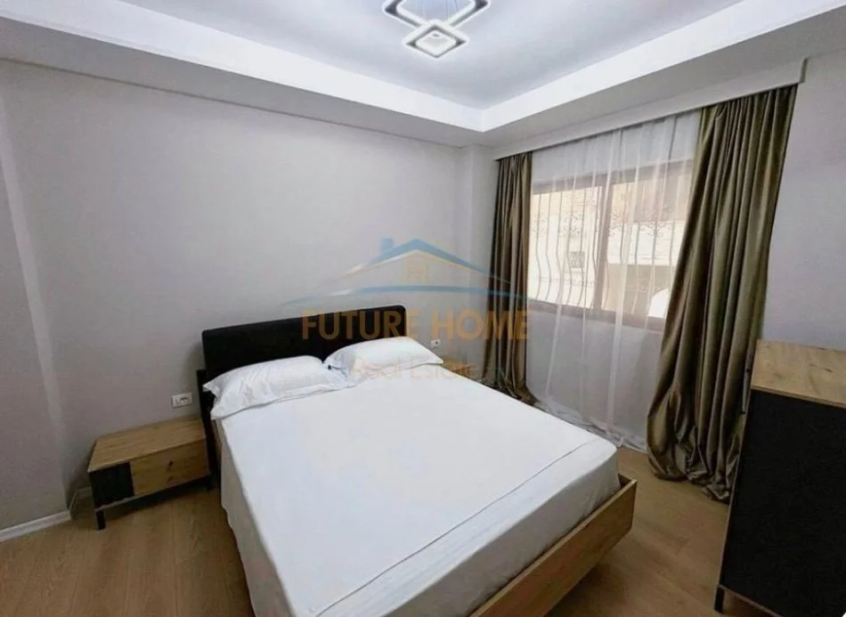Tirane, jepet me qera apartament 2+1 Kati 1, 75 m² 900 € (Medreseja)