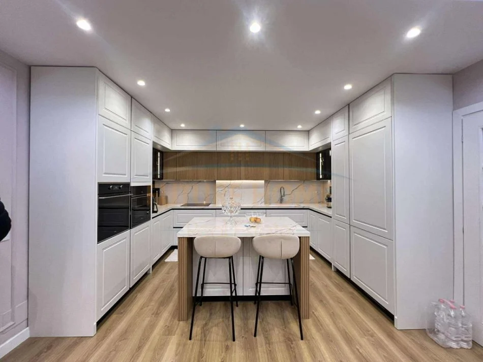 Tirane, shitet apartament 3+1+2 Ballkone Kati 6, 153 m² 245.000 € (Unaza e Re)