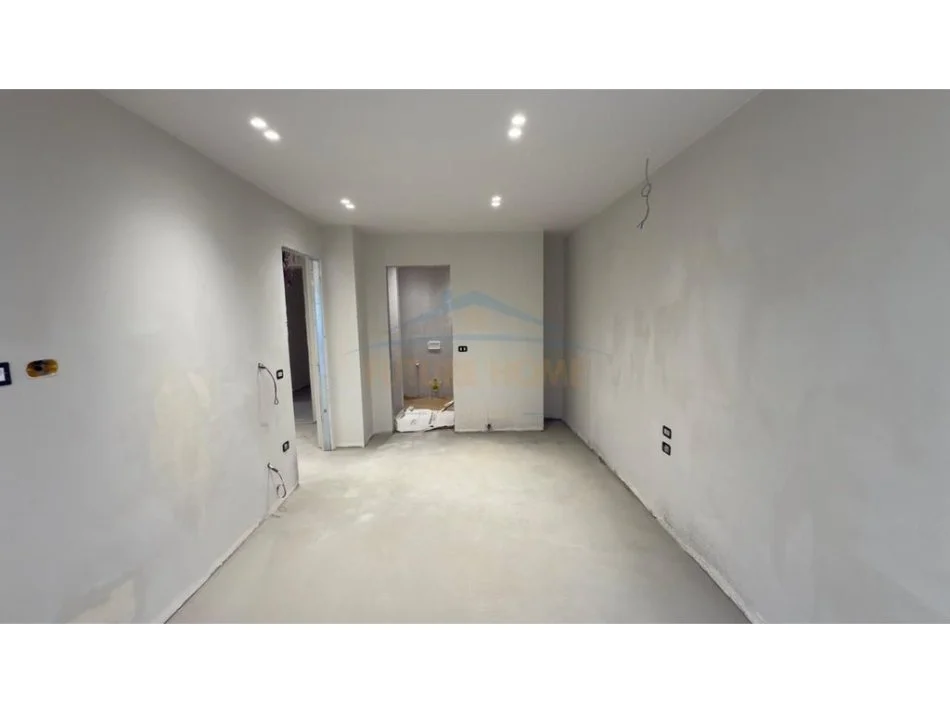 Tirane, jepet me qera apartament 3+1 Kati 10, 143 m² 1.800 € 