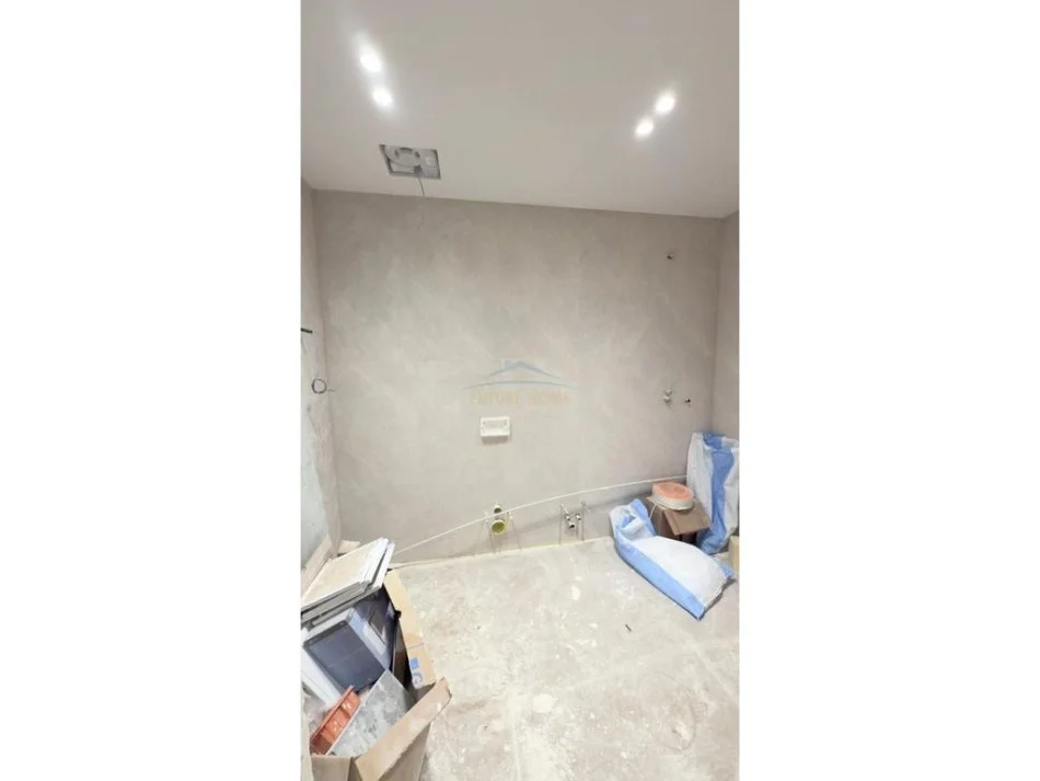 Tirane, jepet me qera apartament 3+1 Kati 10, 143 m² 1.800 € 