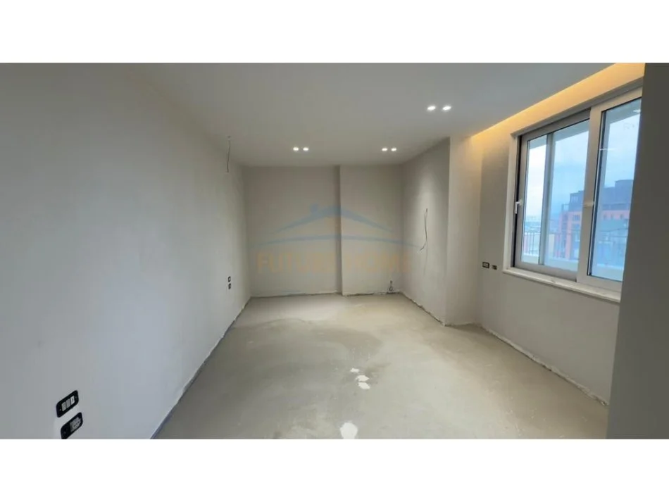 Tirane, jepet me qera apartament 3+1 Kati 10, 143 m² 1.800 € 