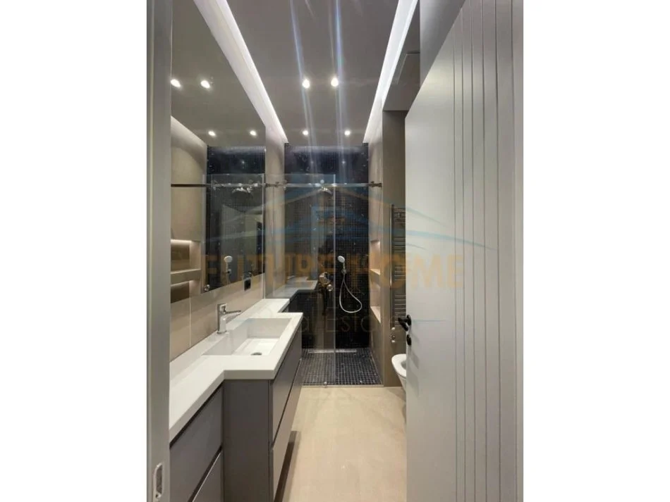 Tirane, jepet me qera apartament 1+1 Kati 8, 76 m² 850 € (Kompleksin Square21)