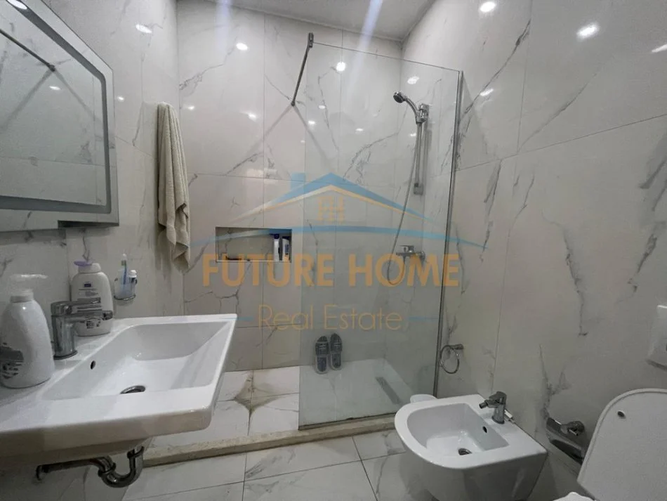 Tirane MUNDESI KREDIE  , shitet apartament 2+1+2 Kati 7, 101 m² 200.000 € (kinostudio)