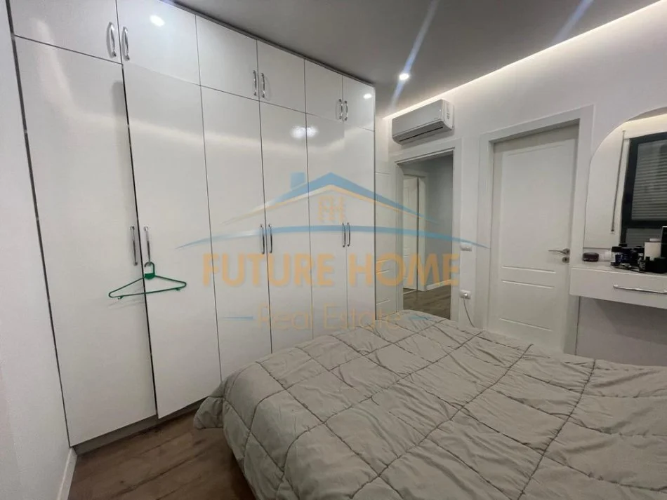 Tirane, shitet apartament 2+1+Ballkon Kati 7, 101 m² 200.000 € (Kinostudio, Tiranë.)