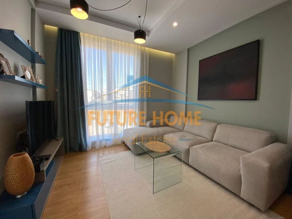 Tirane, jepet me qera apartament 1+1+Ballkon Kati 4, 65 m² 700 € (Rruga Frederik Shiroka)