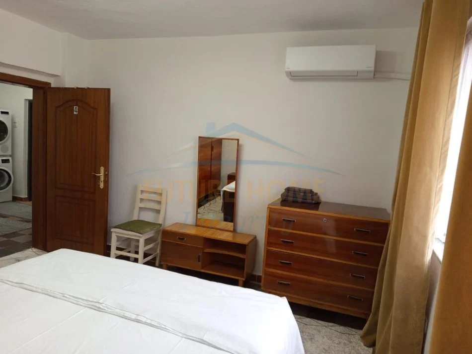 Tirane, jepet me qera apartament 2+1 Kati 5, 70 m² 550 € (Pazari i Ri, Shkolla e Kuqe)