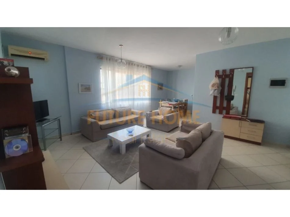 Tirane, jepet me qera apartament 2+1+Ballkon Kati 9, 100 m² 700 € (Rruga e Barrikadave)
