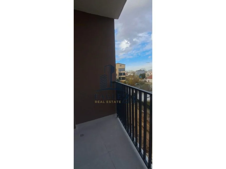 Tirane, shitet apartament 1+1+Ballkon Kati 4, 74 m² 98.000 € (astir)