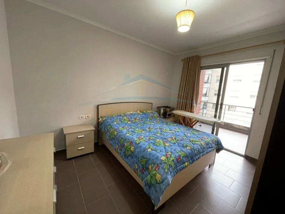 Tirane, jepet me qera apartament 1+1+Ballkon Kati 5, 70 m² 450 € (prane OZONE)  UNA58888