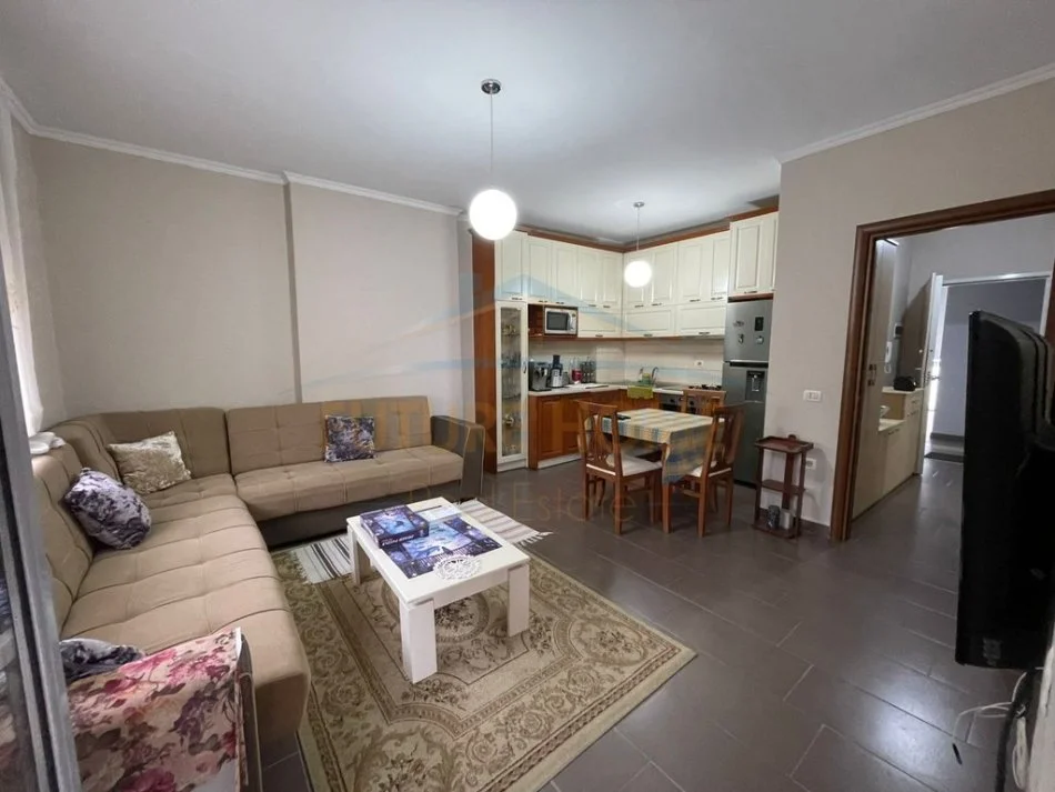 Tirane, jepet me qera apartament 1+1+Ballkon Kati 5, 70 m² 450 € (prane OZONE)  UNA58888