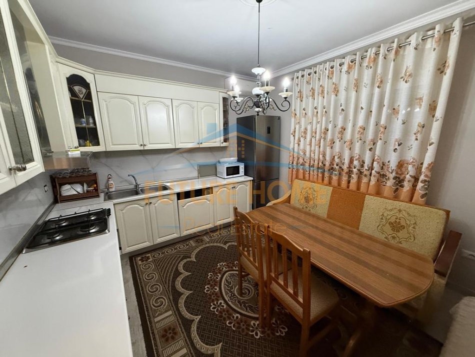 Tirane, shes Vile 4+1 Kati 0, 639 m² 450.000 € (kodra e Priftit, Tiranë)