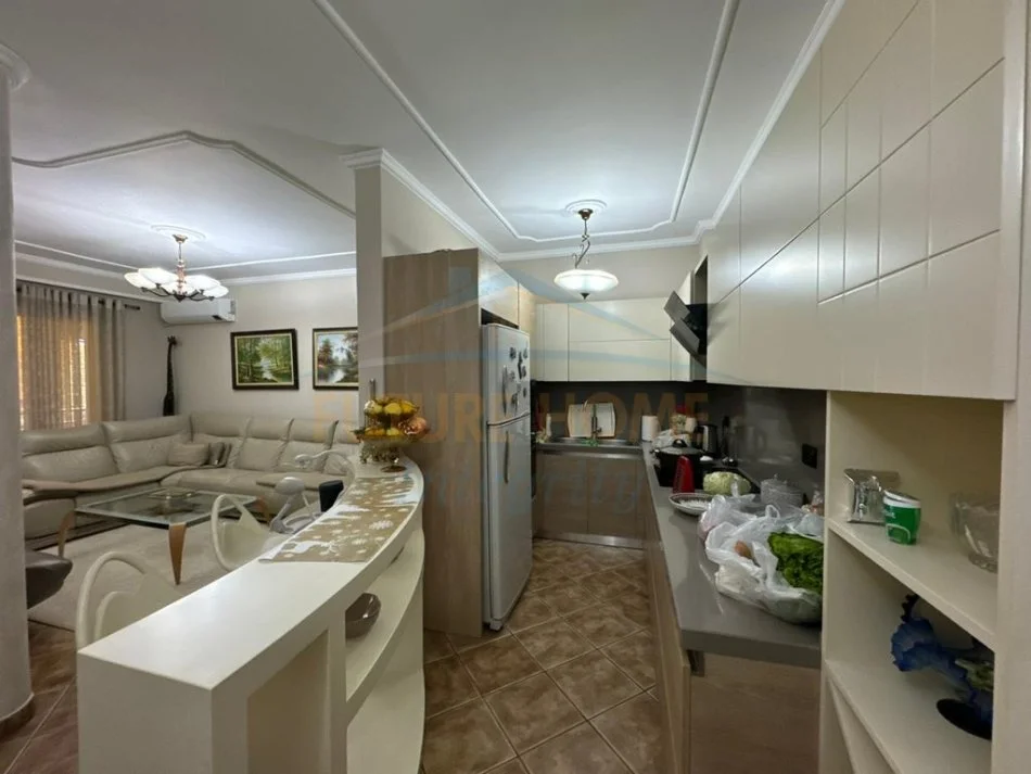 Tirane, shitet apartament 3+1+Ballkon Kati 3, 145 m² 290.000 € (Brryli)