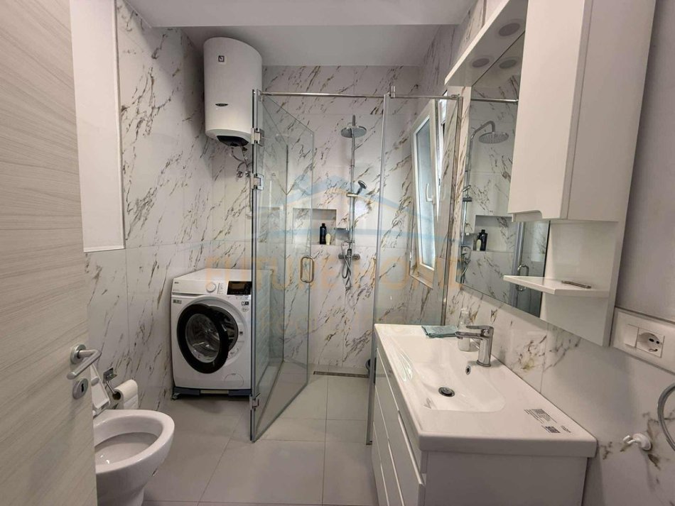 Qera, Apartament 2+1+Post parkimi , Unaza e Re. 700 €