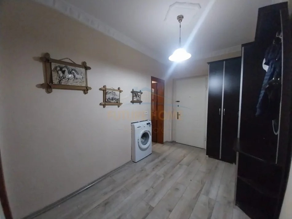 Tirane, jepet me qera apartament 1+1 Kati 5, 67 m² 550 € (Rruga Margarita Tutulani.)