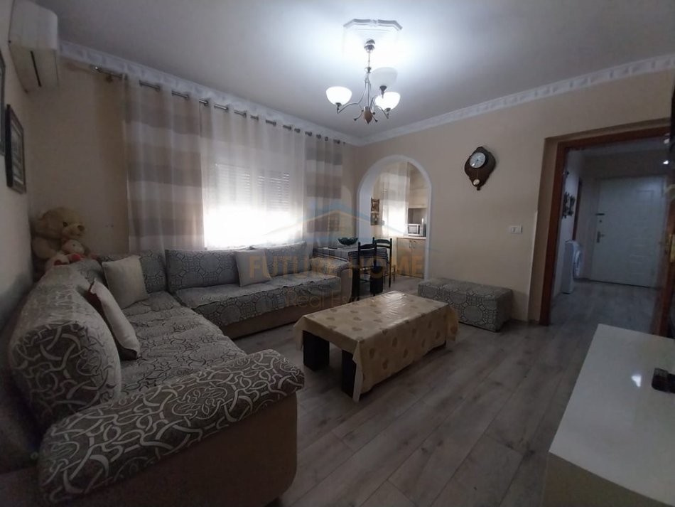 Tirane, jepet me qera apartament 1+1 Kati 5, 67 m² 550 € (RRUGA MARGARITA TUTULANI)