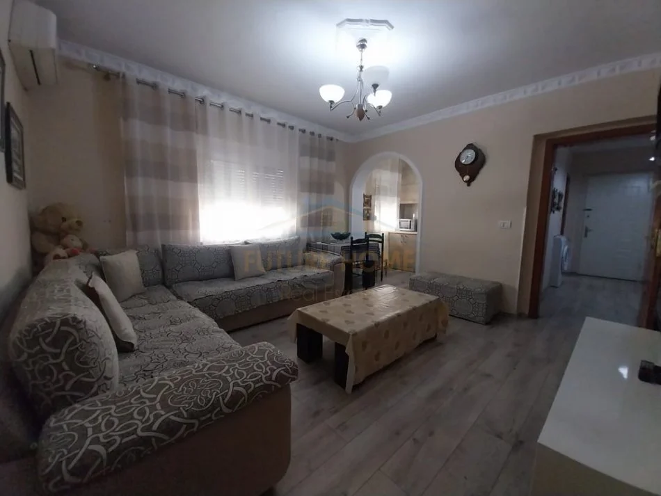 Tirane, jepet me qera apartament 1+1 Kati 5, 67 m² 550 €