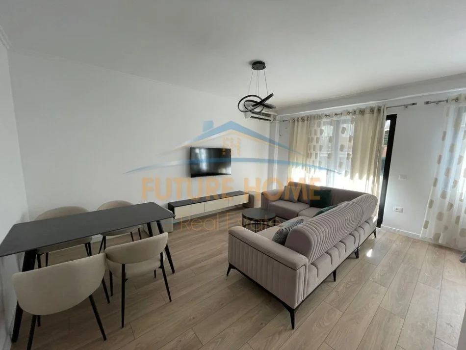Tirane, jap me qera apartament 2+1+Ballkon Kati 2, 87 m² 800 € 