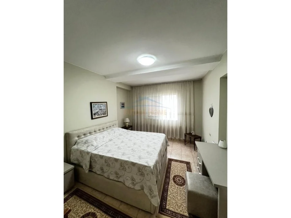 Tirane, jepet me qera apartament 2+1 Kati 4, 106 m² 800 € (PRANE GJIMNAZIT PETRO NINI LUARASI)
