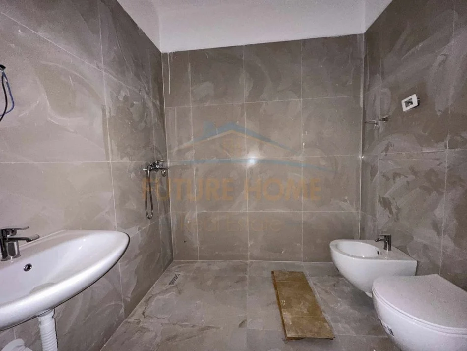 Tirane, jepet me qera apartament 2+1 Kati 5, 91 m² 350 € (Univers City)