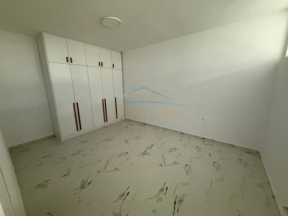 Pogradec, jepet me qera shtepi 1+1 Kati 1, 65 m² 180 € (Përroi i Çaprazit)