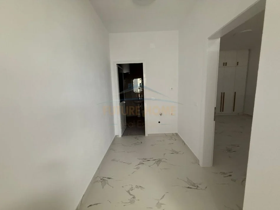Pogradec, jepet me qera shtepi 1+1 Kati 1, 65 m² 180 € (Përroi i Çaprazit)