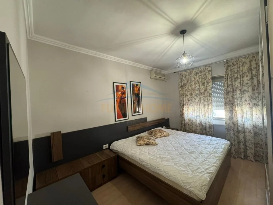 Tirane, jepet me qera apartament 3+1+Ballkon Kati 6, 125 m² 1.100 € (Qender)