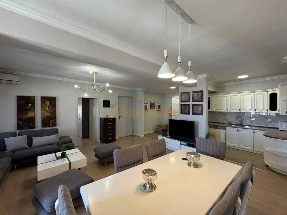 Tirane, jepet me qera apartament 3+1+Ballkon Kati 6, 125 m² 1.100 € (Qender)