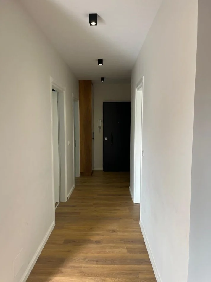 Tirane, jepet me qera apartament 2+1 , 98 m² 700 € 