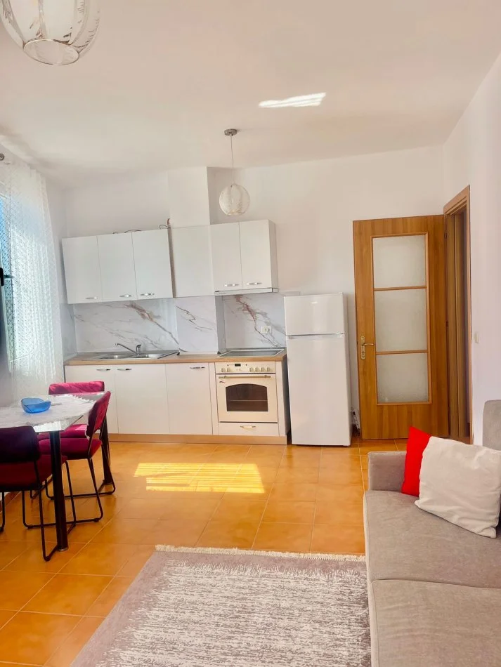 Tirane, jepet me qera apartament 1+1+Aneks+Ballkon Kati 8, 65 m² 450 € (Bulevardi Kashar)