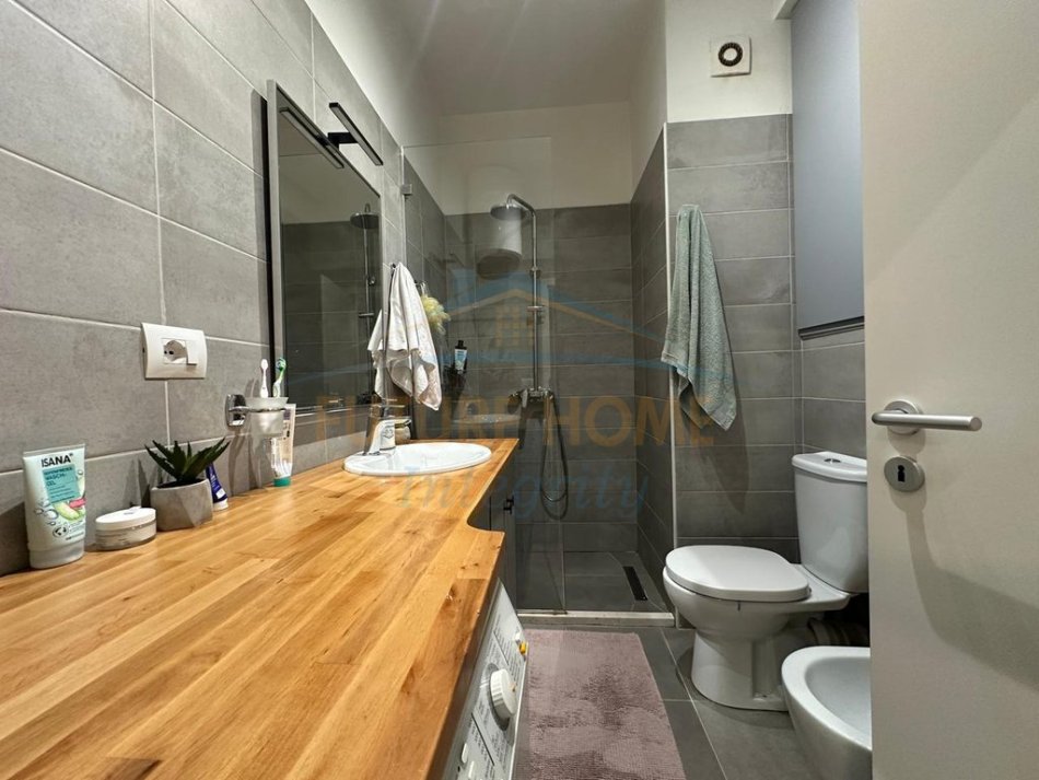 Tirane, shitet apartament 1+1 Kati 6, 78 m² 150.000 € (Kompleksi Mangalem, Ali Demi)
