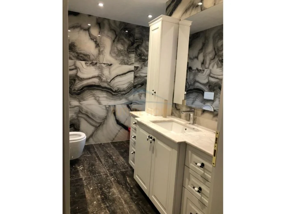 Tirane, jepet me qera apartament 3+1+Ballkon Kati 4, 190 m² 1.300 € (Vilat Gjermane)