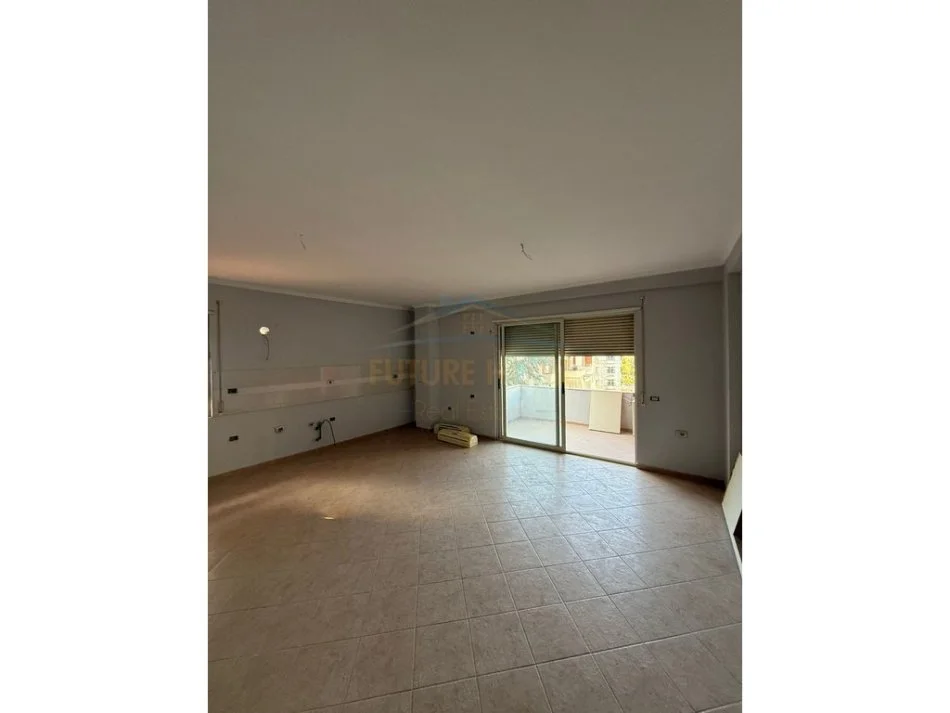 Tirane, shitet apartament 2+1+Ballkon Kati 3, 98 m² 225.000 € (Liqeni i Thate)