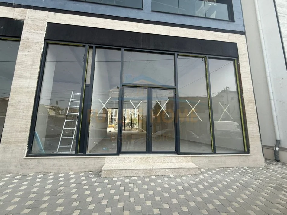 Tirane, jepet me qera dyqan Kati 0, 100 m² 2.000 € (JORDAN MISJA)