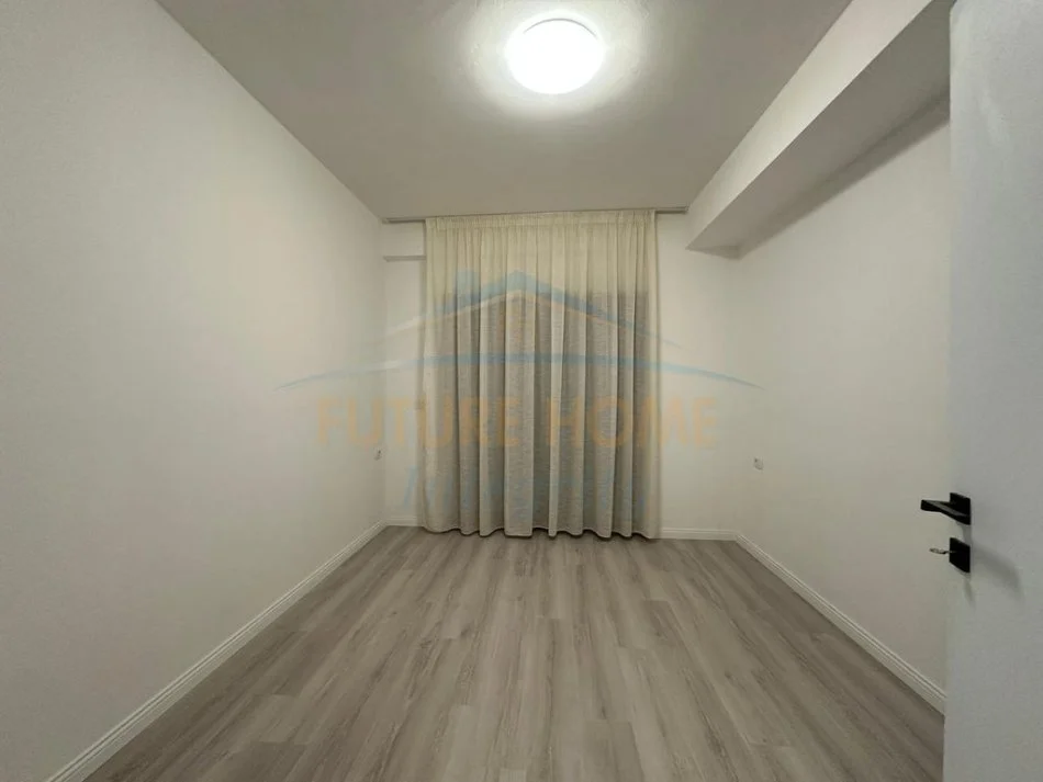 Tirane, jepet me qera apartament 2+1+Ballkon Kati 1, 150 m² 800 € (REZIDENCA KODRA E DIELLIT 2)