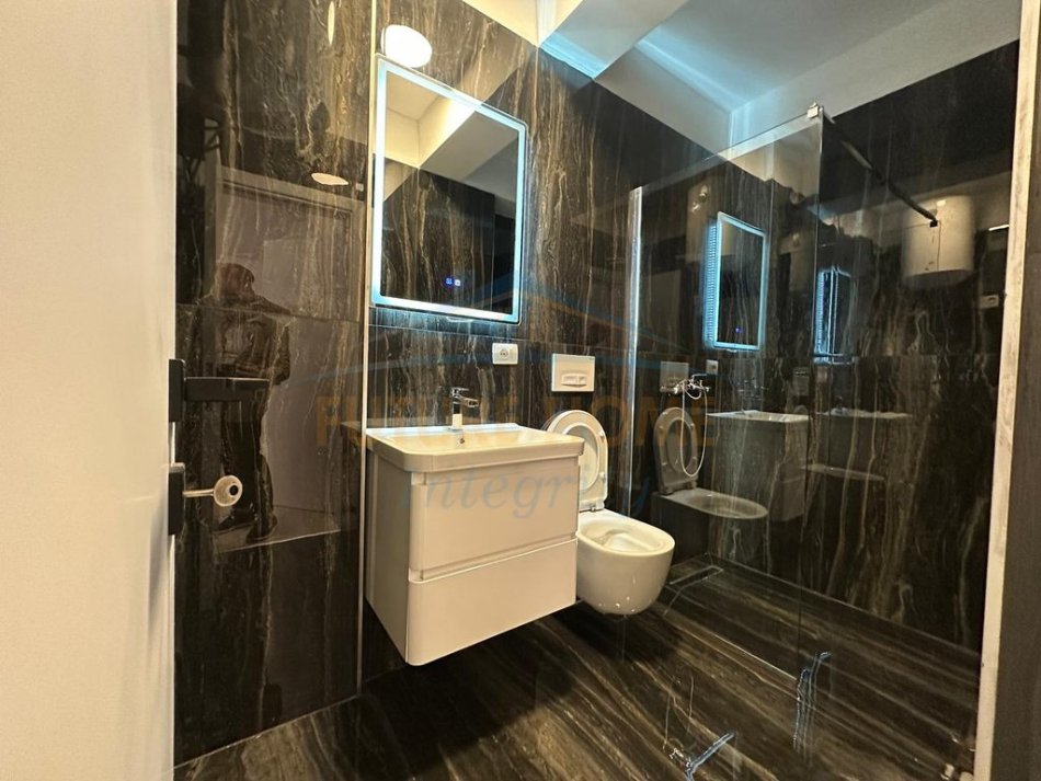Tirane, jepet me qera apartament 2+1+Ballkon Kati 1, 150 m² 800 € (Residenca Kodra e Diellit 2, Tiranë.)