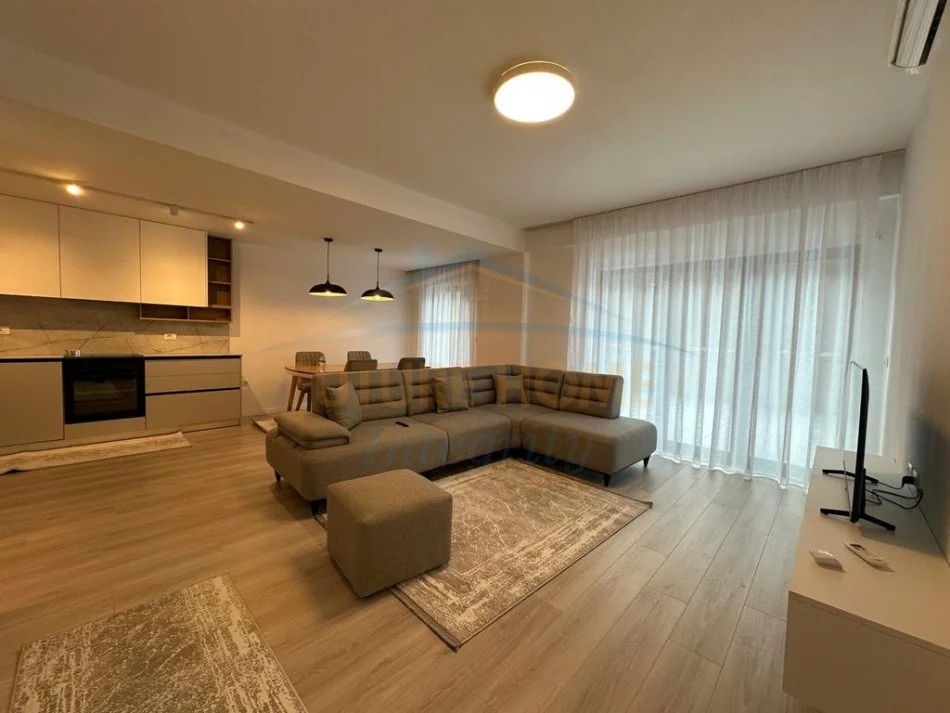 Tirane, jepet me qera apartament 2+1+Ballkon Kati 1, 150 m² 800 € (REZIDENCA KODRA E DIELLIT 2)