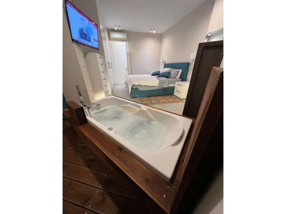 Tirane, jepet me qera apartament 1+1 Kati 11, 90 m² 1.000 € (Komuna e Parisit)