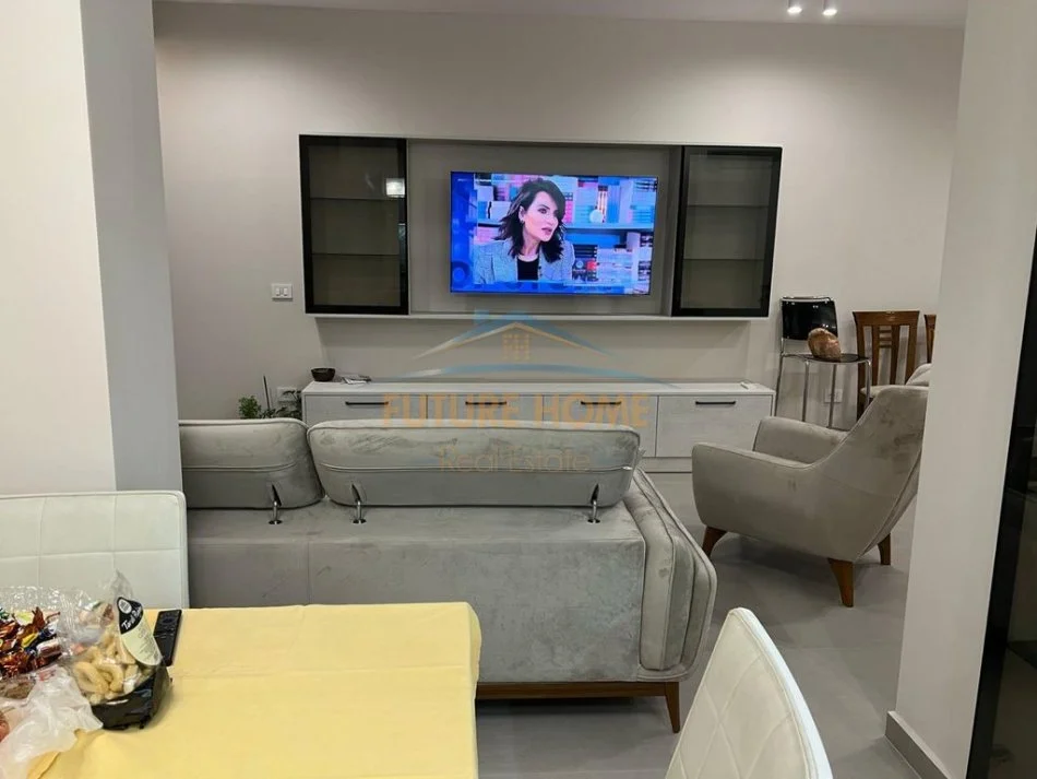 Tirane, shitet apartament 1+1+Aneks+Ballkon , 90 m² 692.157.078 € (KOMUNA E PARISIT)