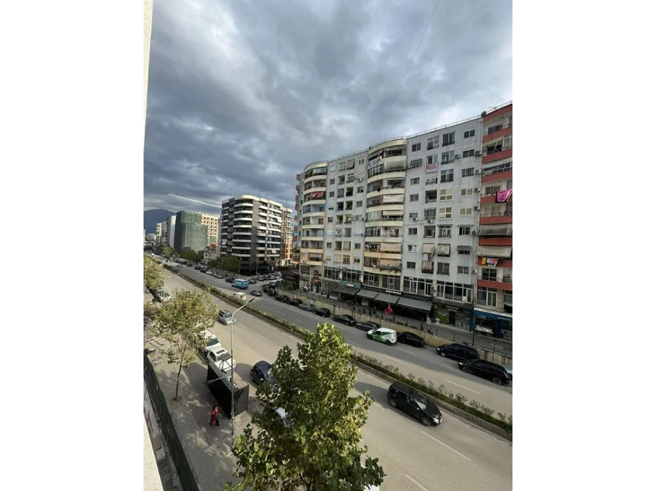 Tirane, jepet me qera apartament 2+1+Ballkon Kati 3, 100 m² 600 € (Bulevard Migjeni)