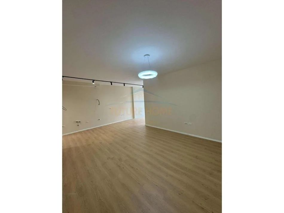 Tirane, jepet me qera apartament 2+1 Kati 3, 100 m² 700 € 